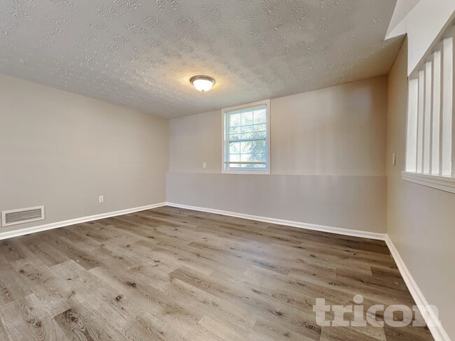 Photo - 868 Ashwood Crossing