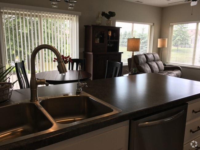 Building Photo - 901 Pine Ridge Pkwy NW Unit 1 Rental