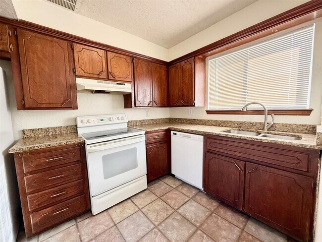 Photo - 214 Justin Dr