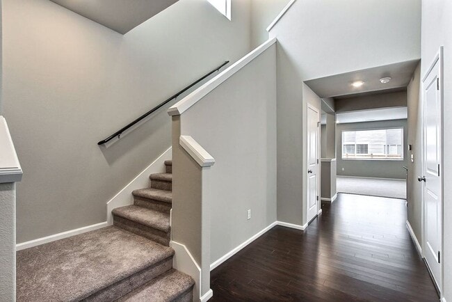 Photo - 3137 Gladiator St NE