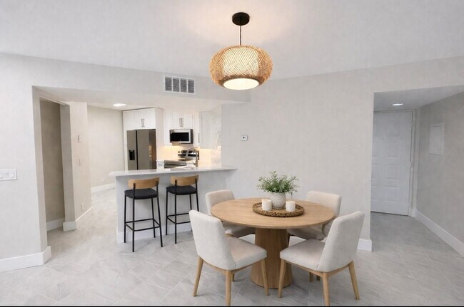 Photo - 9055 Wiles Rd Unidad 208