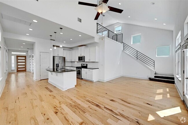 Building Photo - 2308 Hermia St Rental