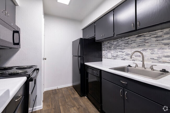 1BR,1BA - 554SF - Kitchen