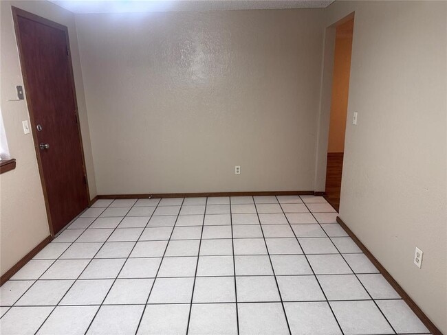 Photo - 1009 Lapwing Rd