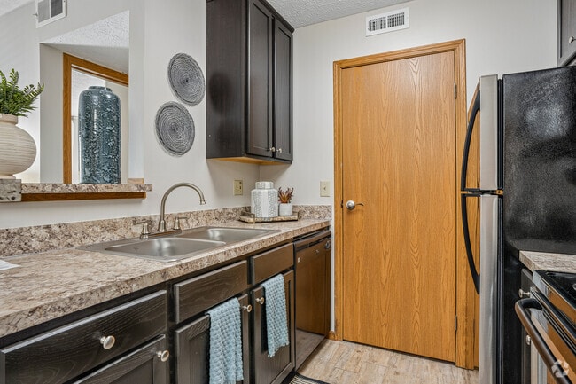 2BR, 1BA - 855SF - Kitchen
