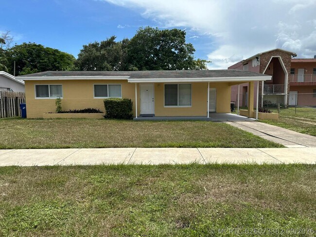 Building Photo - 1316 NW 15th Pl