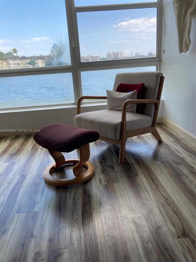 Photo - 18901 NE 14th Ave Unit 101