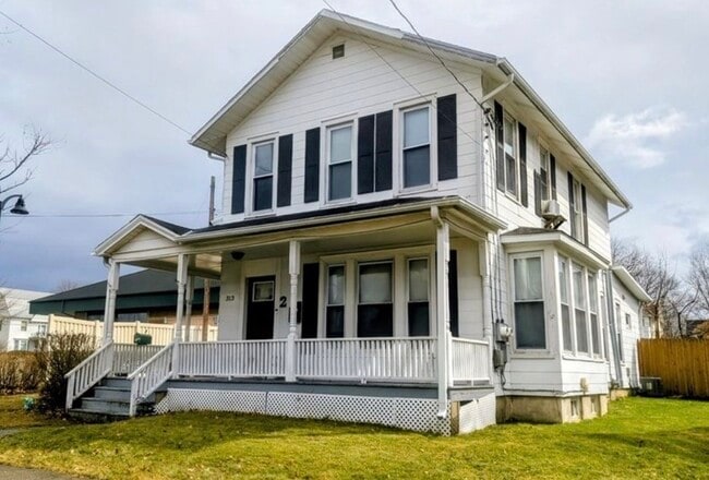 Building Photo - 313 Roe Ave