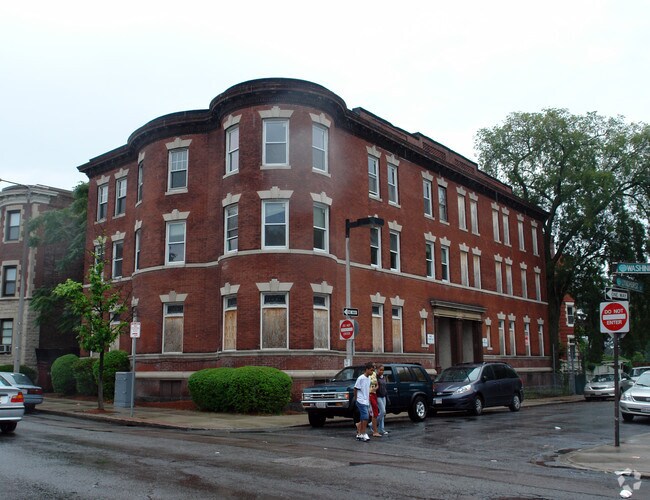 Photo - 4-6 Lyndhurst St Apartments