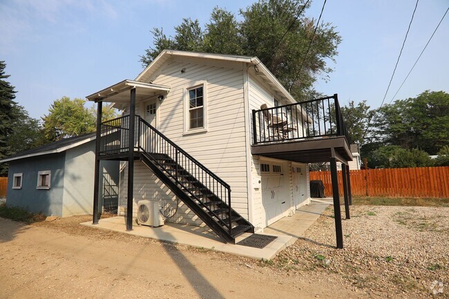 Building Photo - Not your average Studio Rental