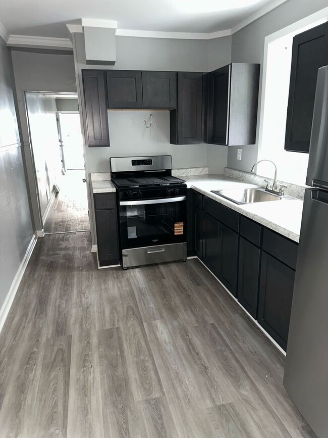 Building Photo - 828 Beatty St