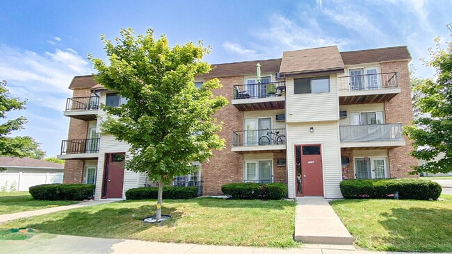 Building Photo - 2406 Marquette Rd Unit Apt 3