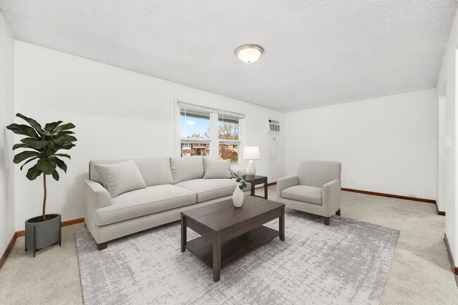 Photo - 609 E 3rd St