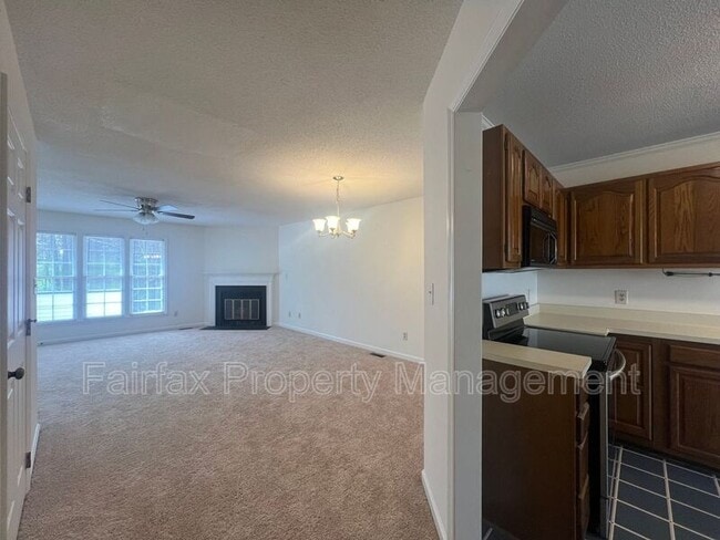 Photo - 112 Greenmont Ln