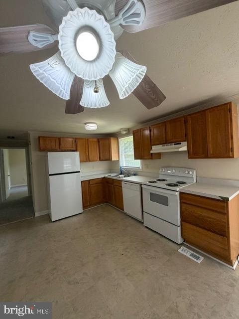 Photo - 1562 Lakeview Dr