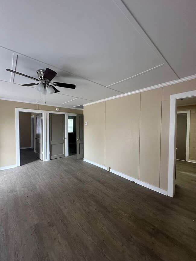 3 BEDROOM/1 BATH HOUSE - 3 BEDROOM/1 BATH HOUSE
