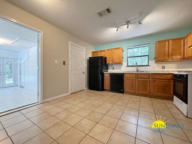Photo - Spacious 3 Bedroom Home in Mary Esther!