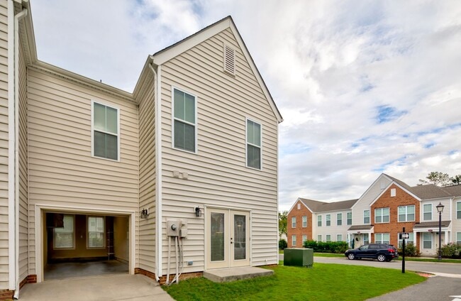 Photo - Yorktown Arch