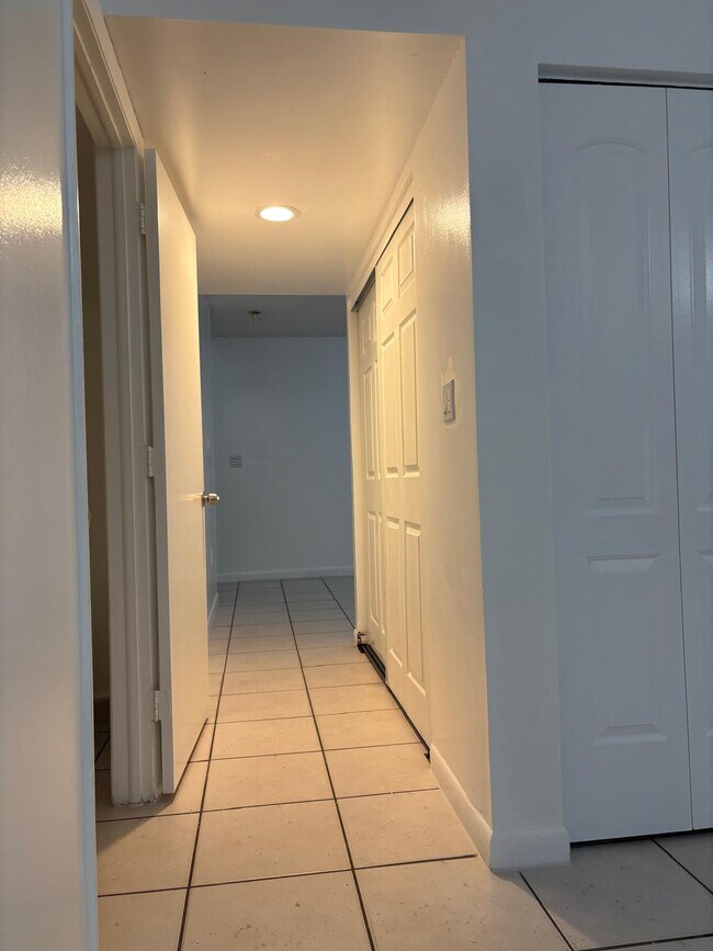 Photo - 2575 NE 192nd St Unidad 2575 NE 192 St