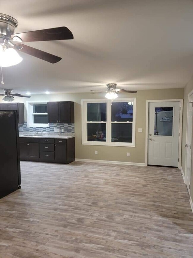 Photo - 407 E Center St