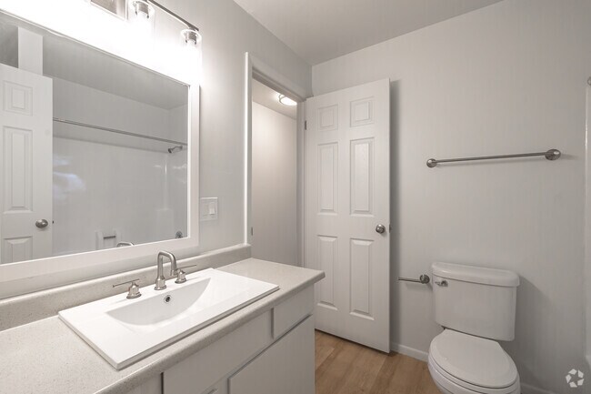 2BR, 2BA - 1,000SF - 2nd Bathroom