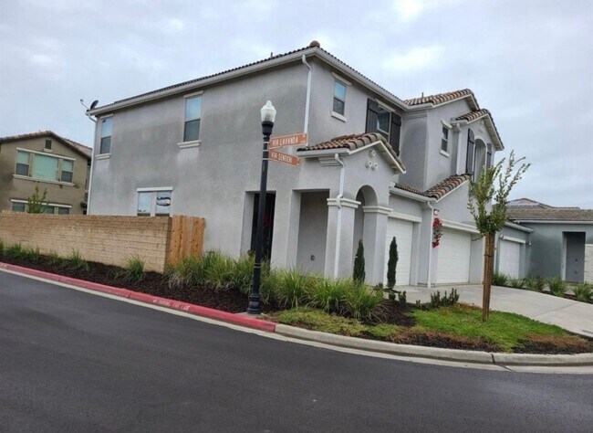 1341 E Via Sentieri Dr