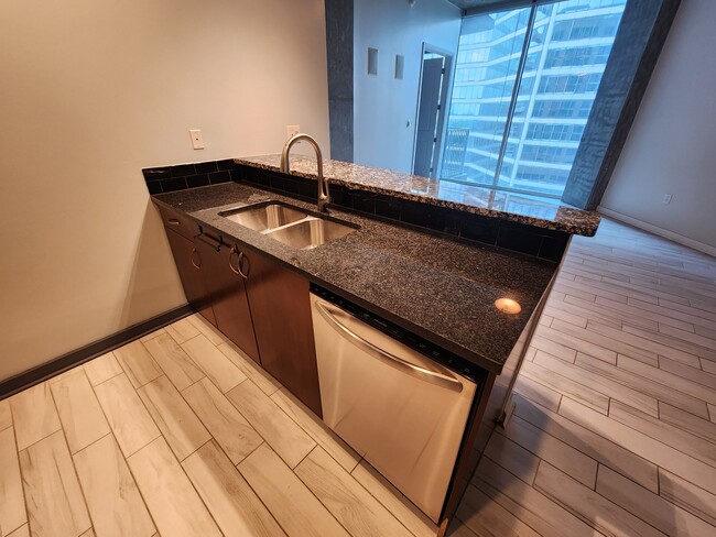 Photo - 400 W Peachtree St NW Unit 1016