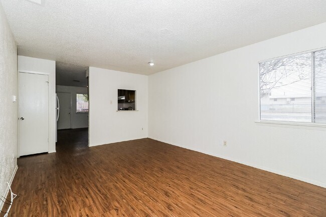 Photo - 323 W William Cannon Dr