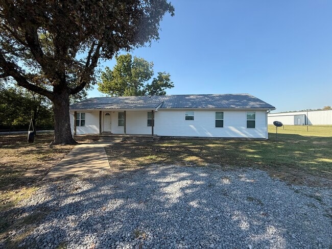 Photo - 757 Martin Rd