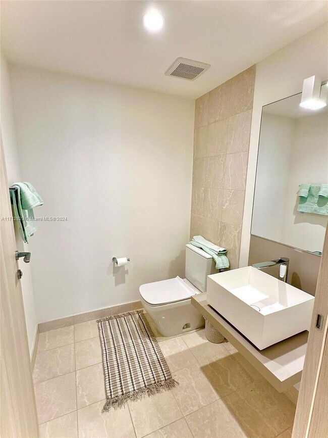 Photo - 1000 Brickell Plz