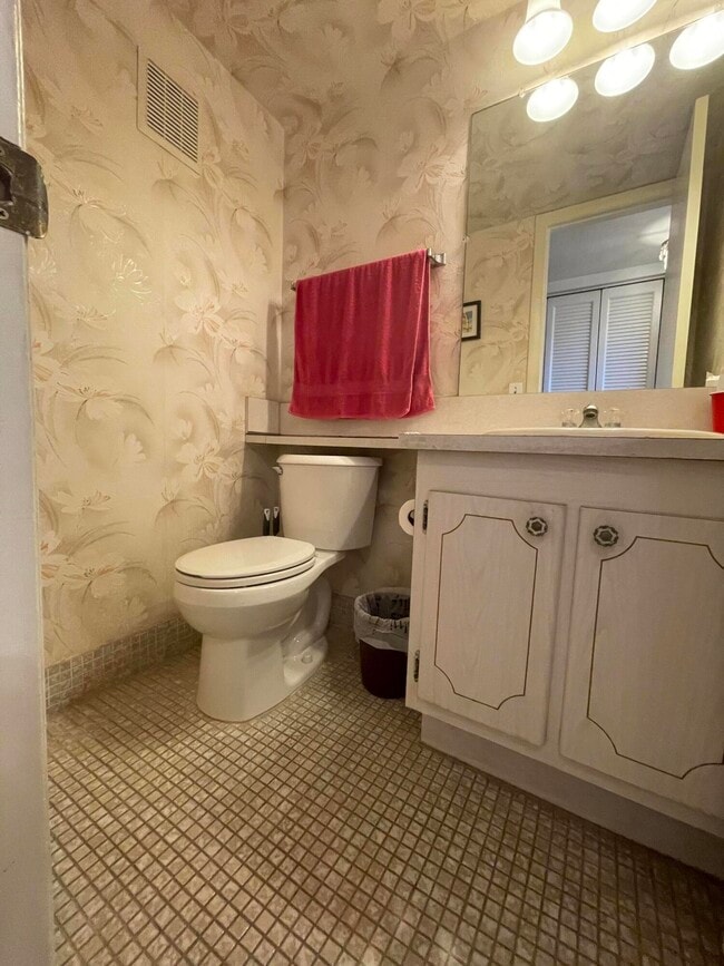 Photo - 263 Farnham E Unit 263