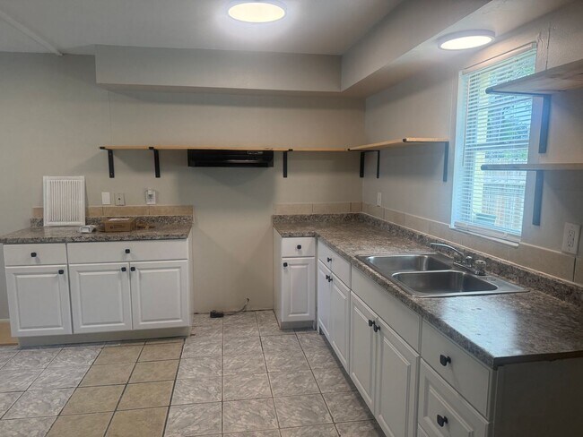 Photo - 919 33rd Ave W Unit 1