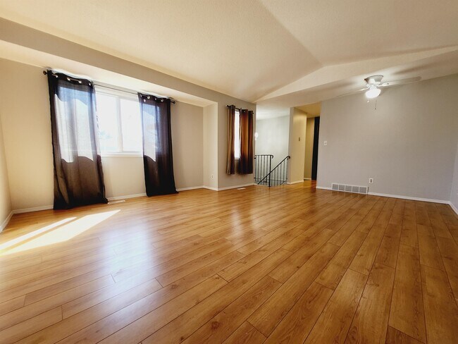 Photo - 611 Willow Ct NW