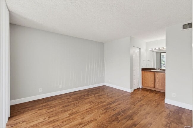 Photo - ONE BEDROOM ONE BATHROOM!! WATERFRONT COMMUNITY! Unit 110