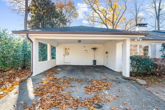 525 Timber Valley Rd NE
