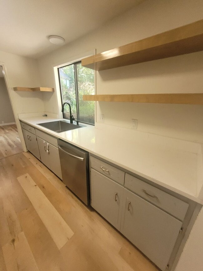 Photo - Lovely South Hills home, 4BD/3BA, Available early June!