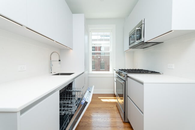Building Photo - 19 Forest St Unit 34