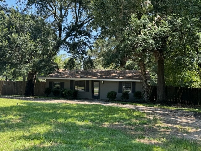 Building Photo - 12 Concordia Blvd