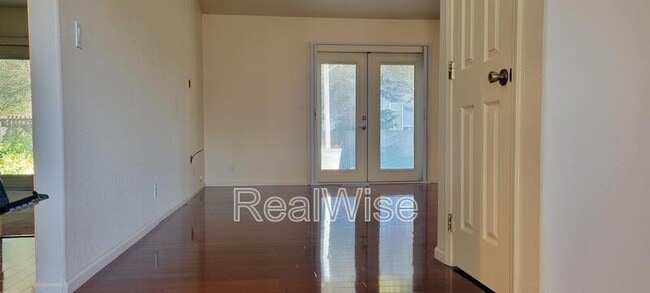 Photo - 1267 SW Ironwood Dr