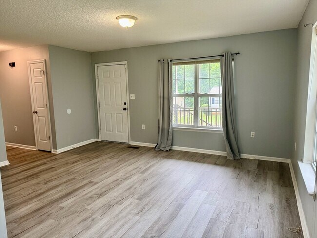 Photo - 3104 Sonya Dr NW