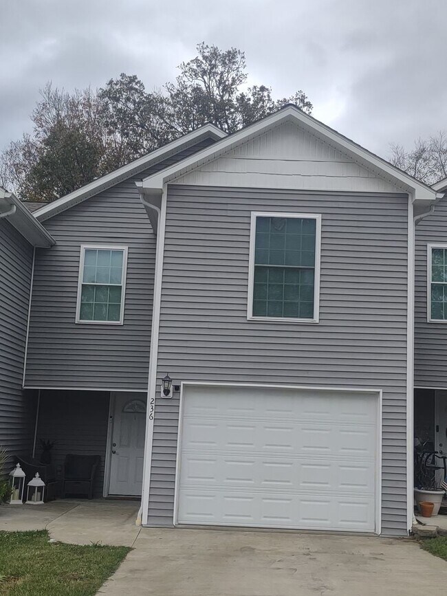 Photo - Center Duplex 2 Bed 1.5 Bath Benton KY Unit 236 Tara Court
