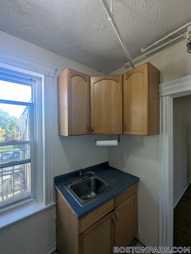 Photo - 364 Riverway Unidad 22