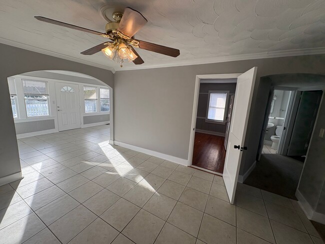 Photo - 3 Bed / 2 Bath Single-Family Home Near Dow...