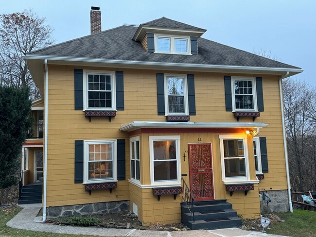 Building Photo - 22 Wakefield St Unit 2