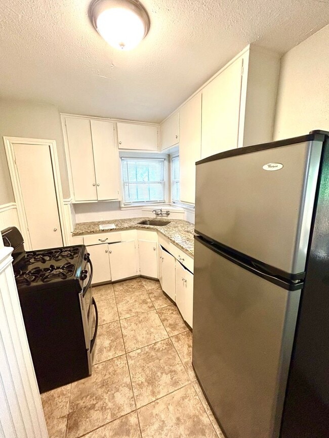 Photo - 2431 Cincinnati Ave Unit 1