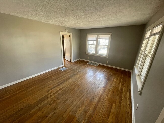 Photo - 725 W Dixie St