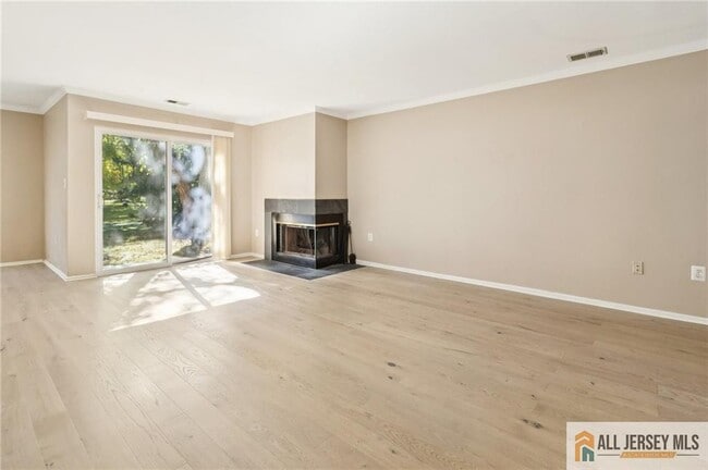 Photo - 10 Brookline Ct Unidad G