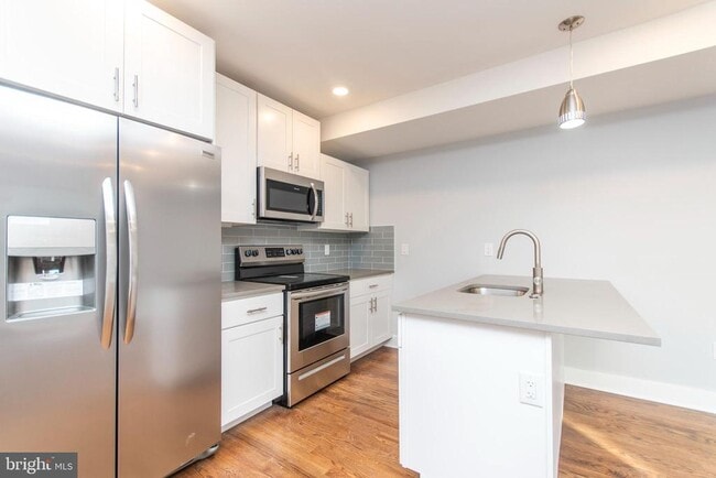 Building Photo - 812 N Uber St Unit 4