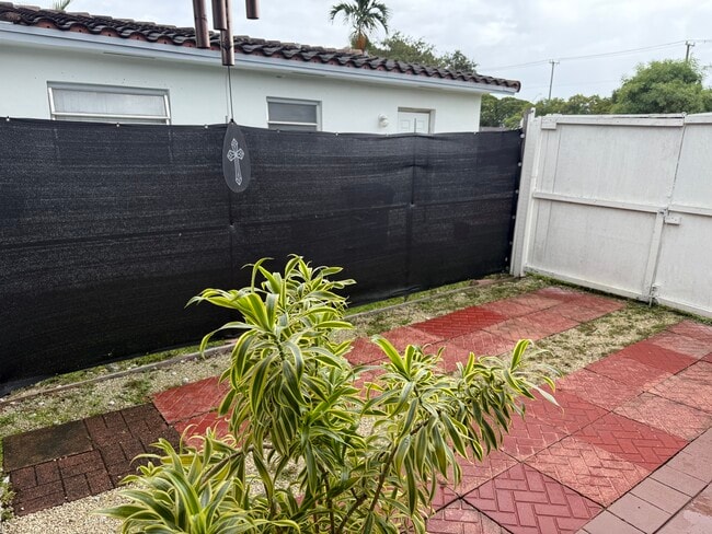 Photo - 11361 SW 7th St