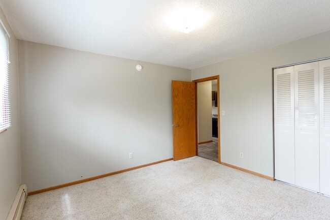 Photo - Kings Kourt Apartments